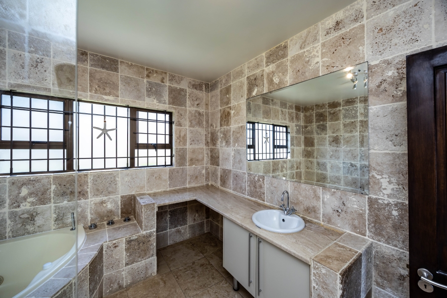 4 Bedroom Property for Sale in Beacon Bay Eastern Cape